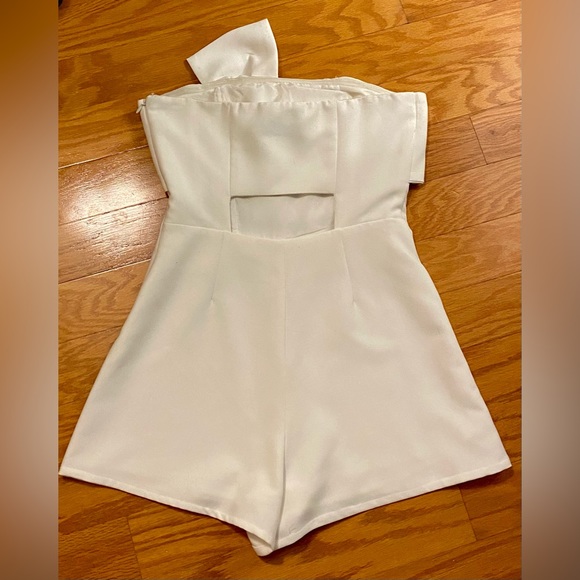DO + BE  strapless white romper with bow S - Picture 2 of 3